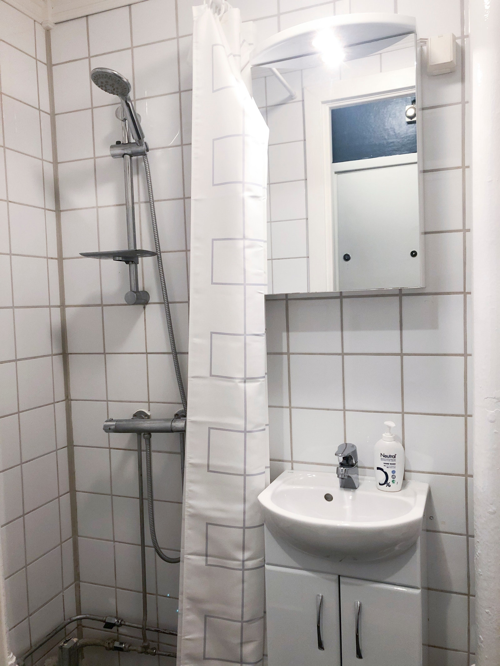 Dusj. Varmtvann inkl. i leie Galleribilde