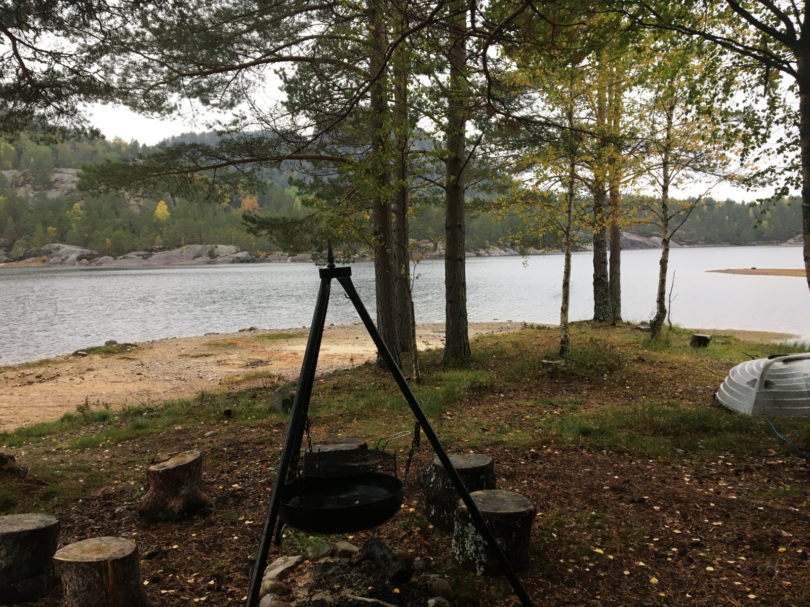 Neset- bålpanne og strand for gjestene Galleribilde
