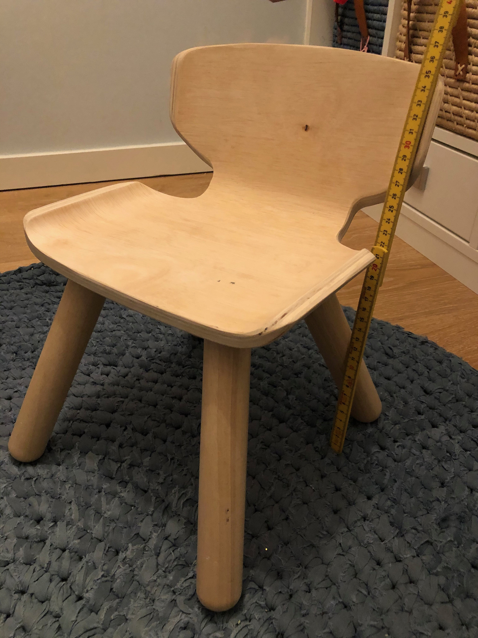 Plan Toys skrivebord med tavle og stol i tre | FINN.no Skrivebord med tavle og stol i tre fra PlanToys