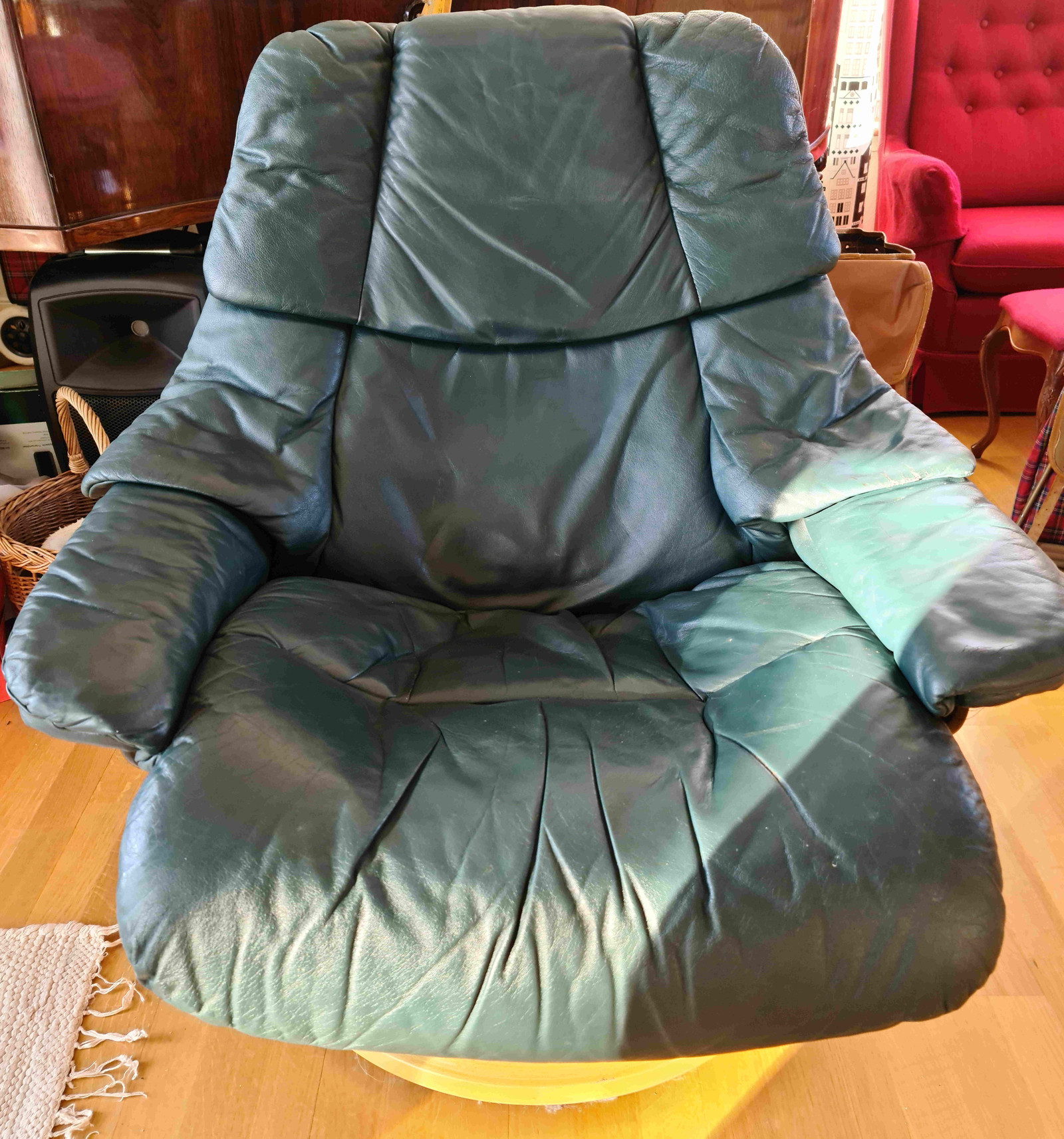 Ekornes Stressless i grønt skinn, kr. 1250, stemplet ordre Ekornes Stressless i grønt skinn, kr. 1250, stemplet ordre
