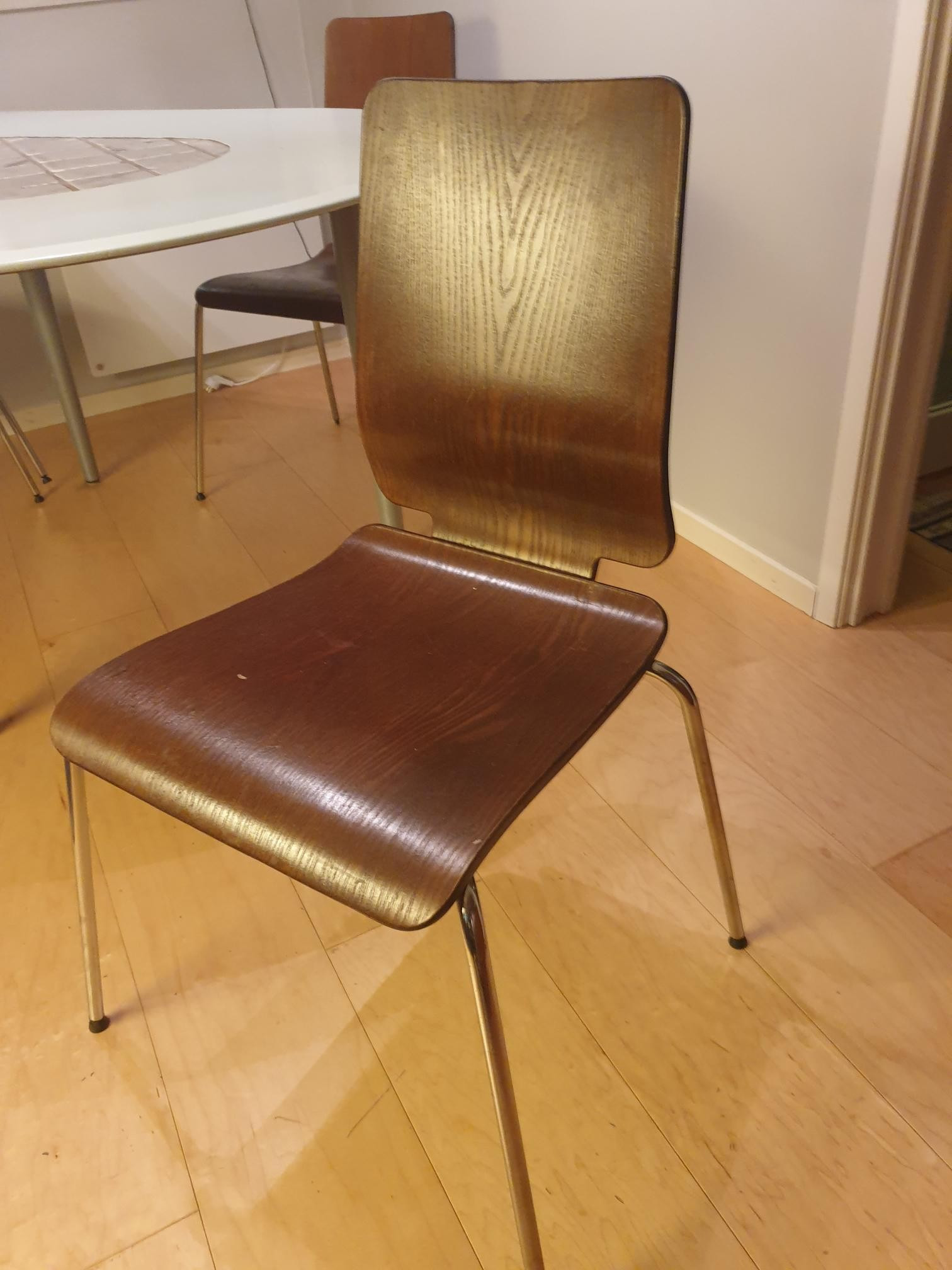 4 Ikea Gilbert stoler gies bort. | FINN.no Hel og fin stol, trukket med brunt kunstskinn | FINN.no