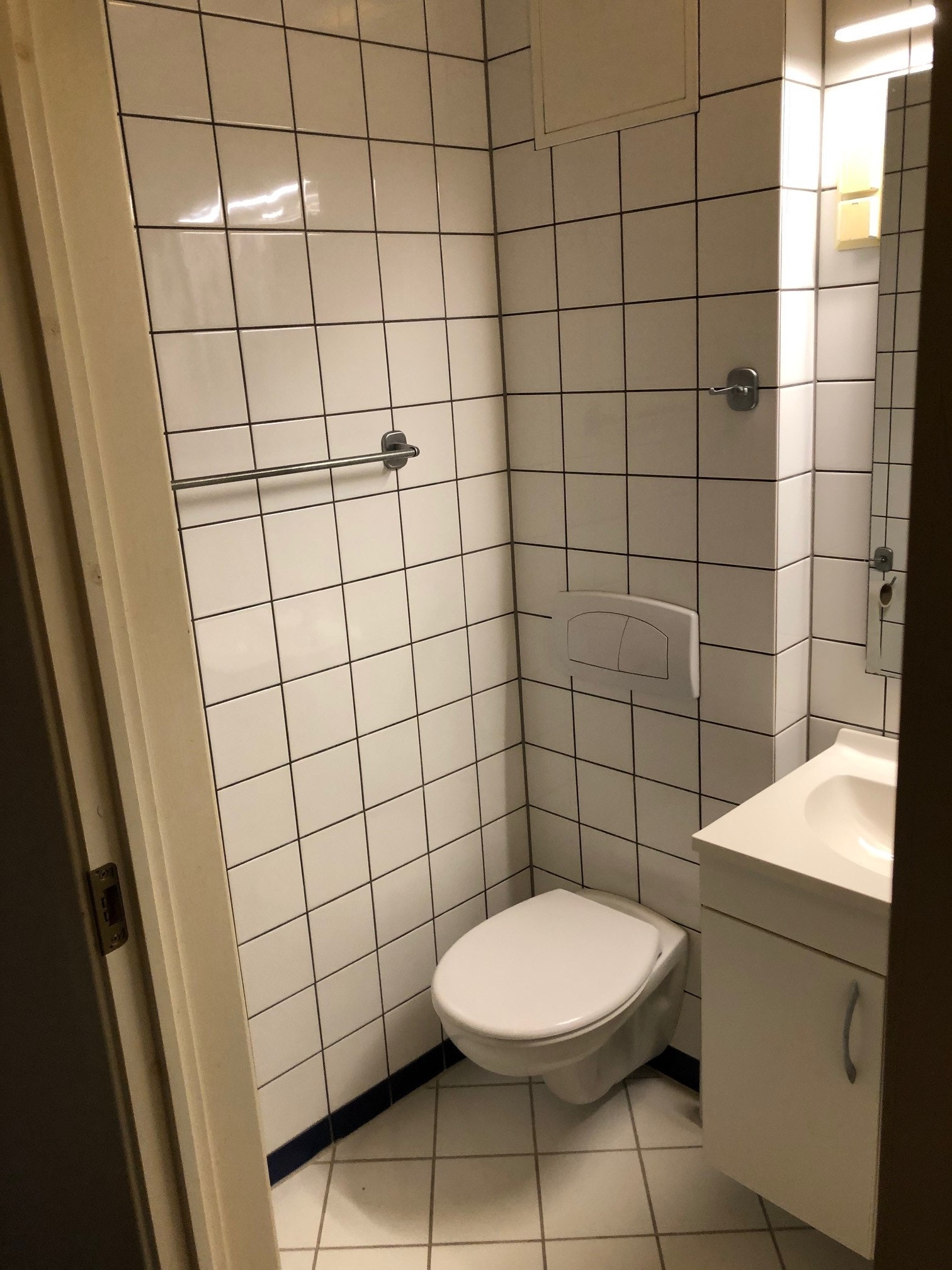 Venstre siden av bad. Galleribilde