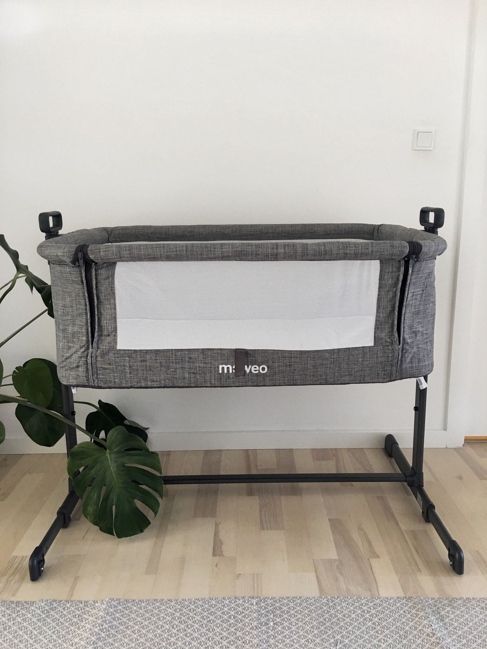 moweo bedside crib tre