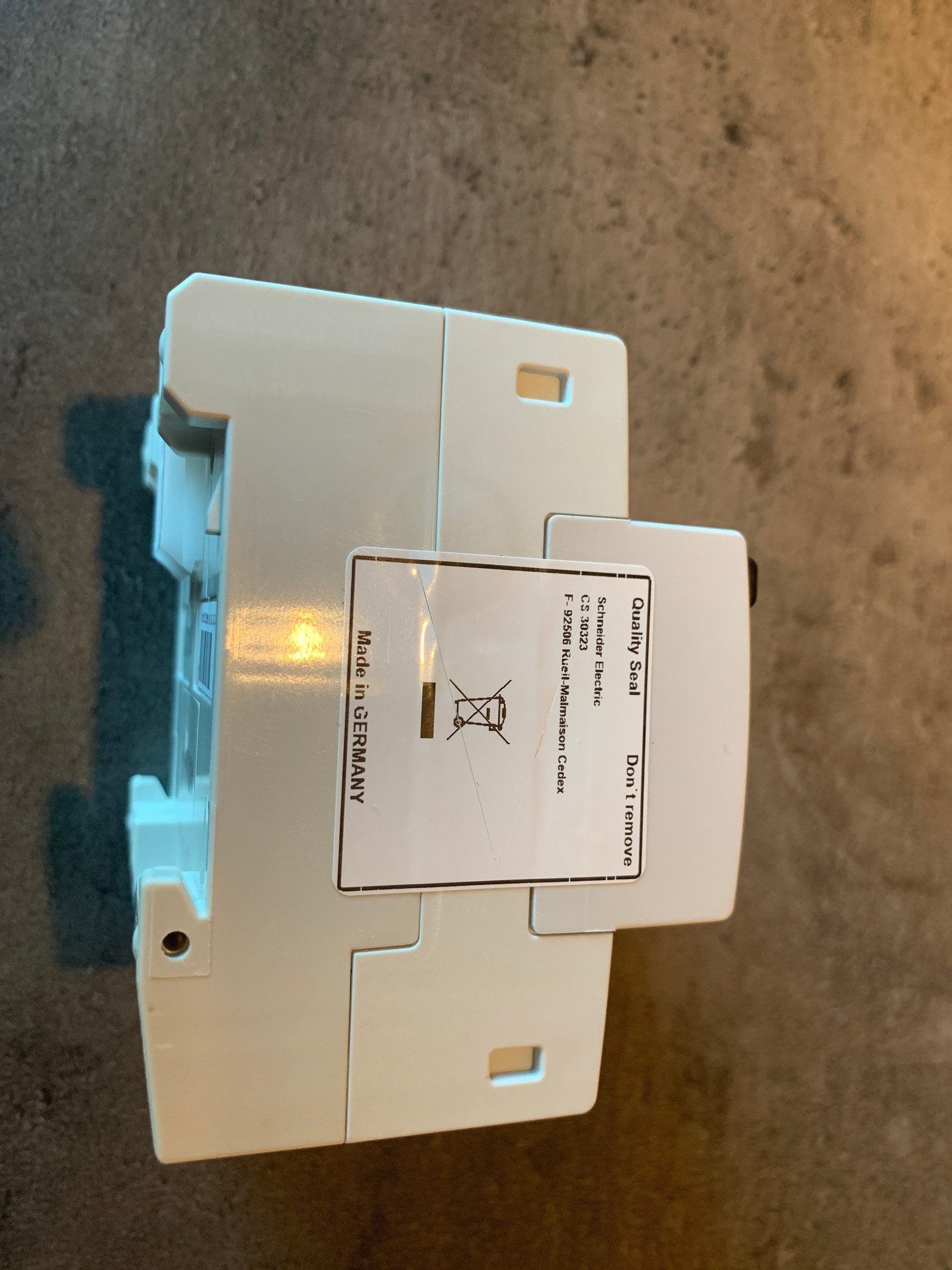 Schneider jordfeilbryter RCCB ID 40A TYPE B og Schneider jordfeilbryter Type B. Brukt til Tesla lader | FINN.no