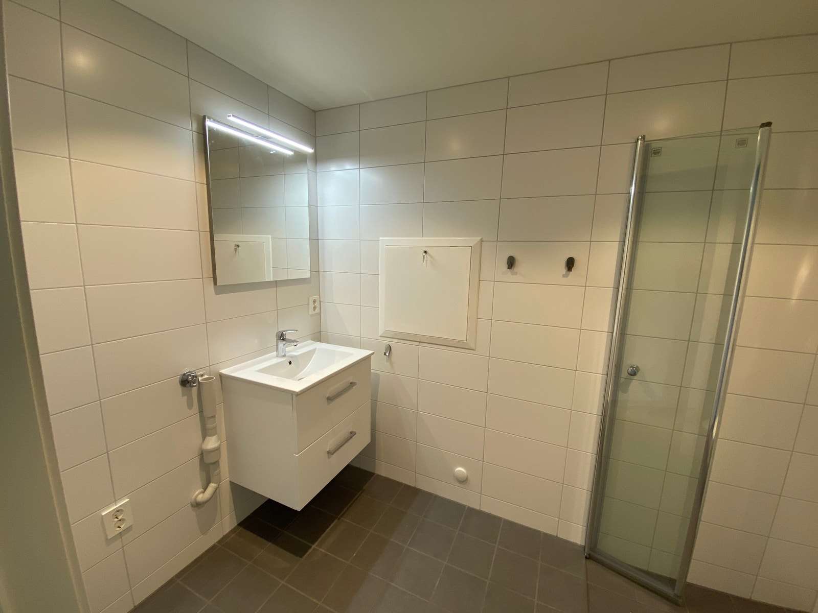 Bad med plass til vaskemaskin/tørketrommel Galleribilde