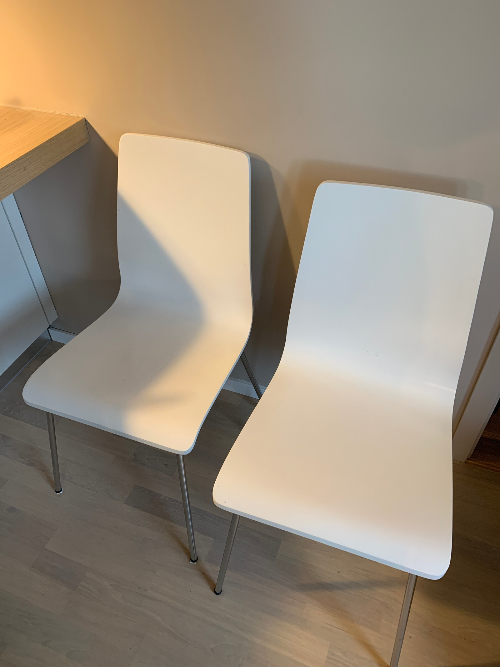 To stoler til salgs | FINN.no Fanbyn spisestol med armlener som ny! | FINN.no