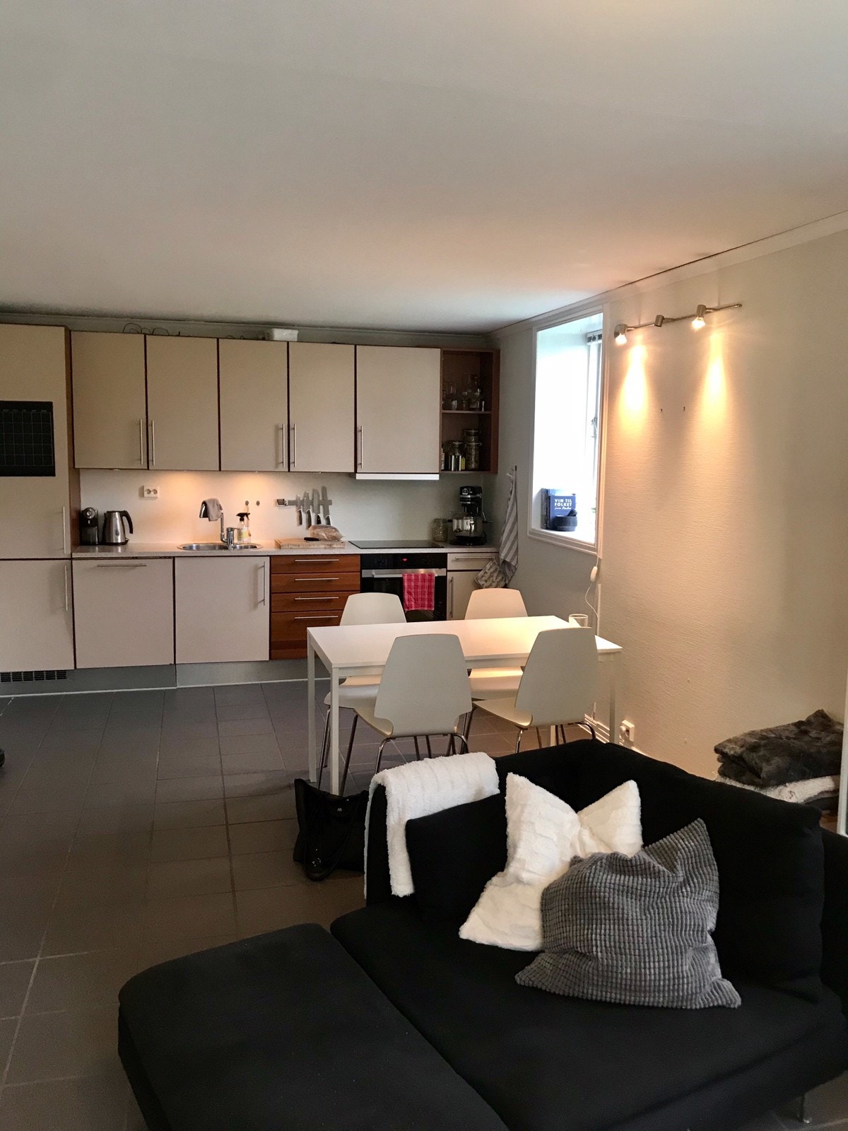 Kjøkken med spiseplass Galleribilde