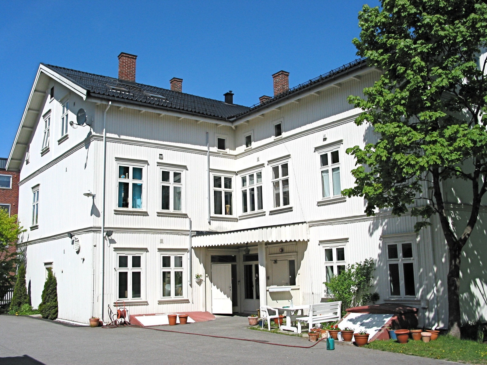 Fra bakgården. Galleribilde