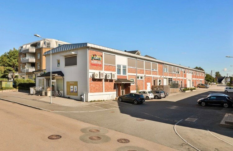 Bygget, med leiligheten i 2 etg Galleribilde
