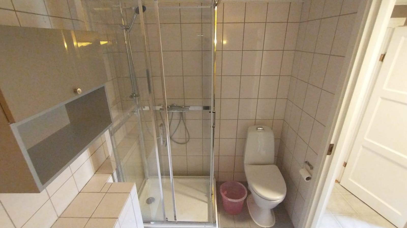 Bad - toallett, dusj Galleribilde