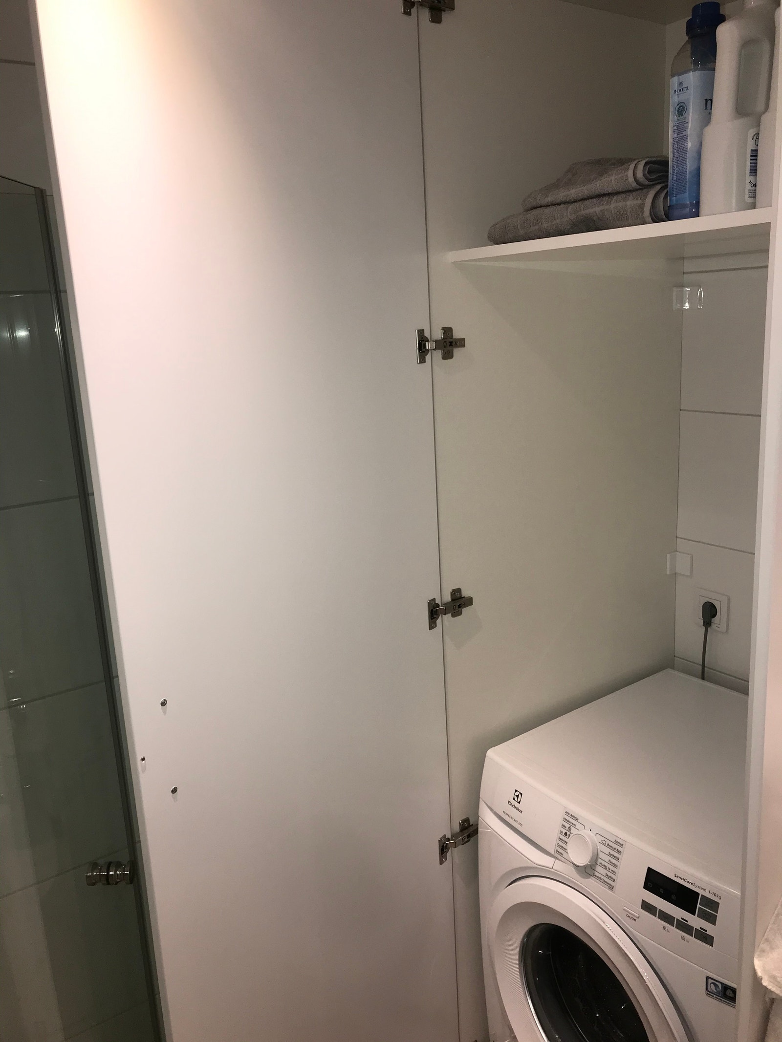 Skap til vaskemaskin/tørketrommel Galleribilde