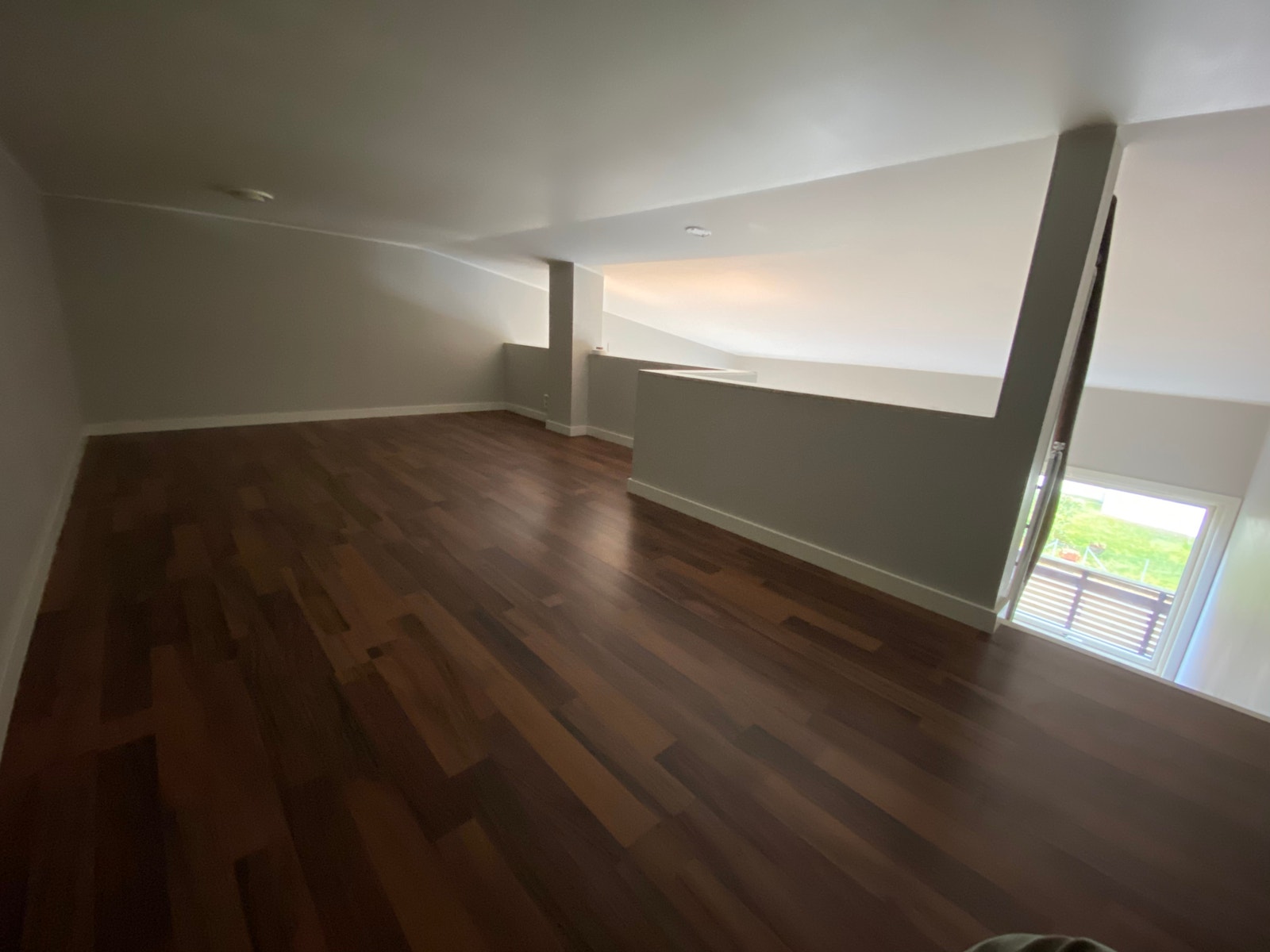 Plass til dobbelseng/rammemadrass på hemsen Galleribilde