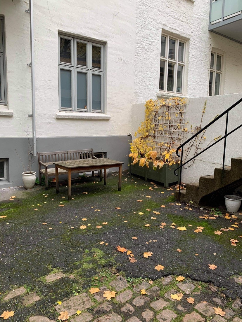 Uteplass i bakgården Galleribilde