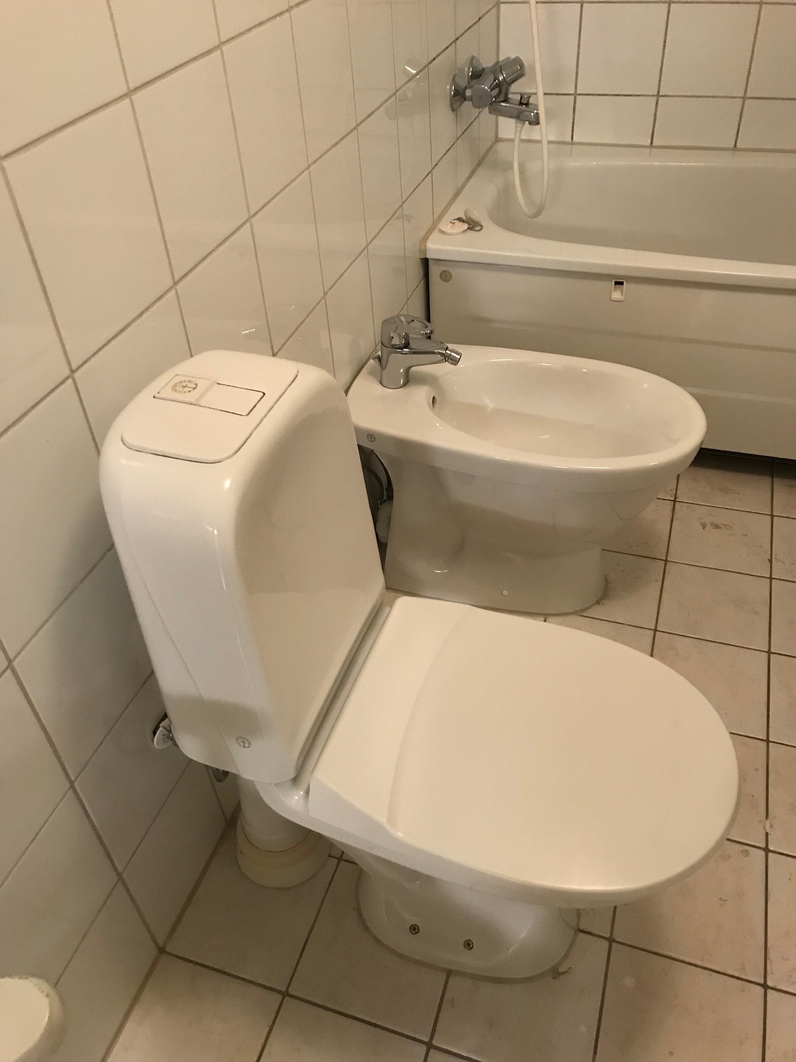 Bad med bidé og badekar Galleribilde