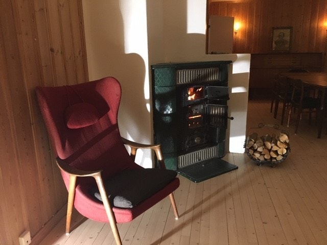 Stue med Peis - Ved inkludert i husleie Galleribilde