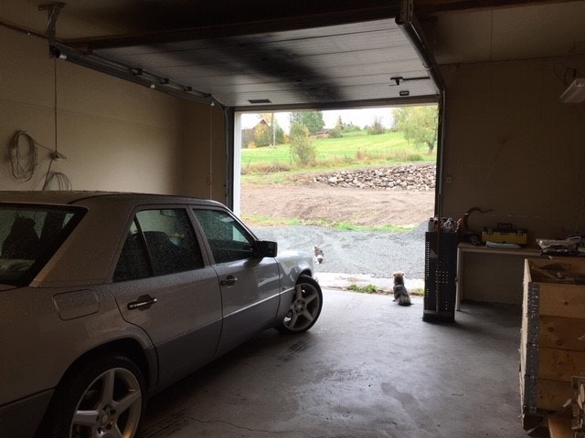 Isolert Garasje / Verksted med god takhøyde - Fantastisk plass og gjør huset veldig praktisk - Great Hobby Room Galleribilde