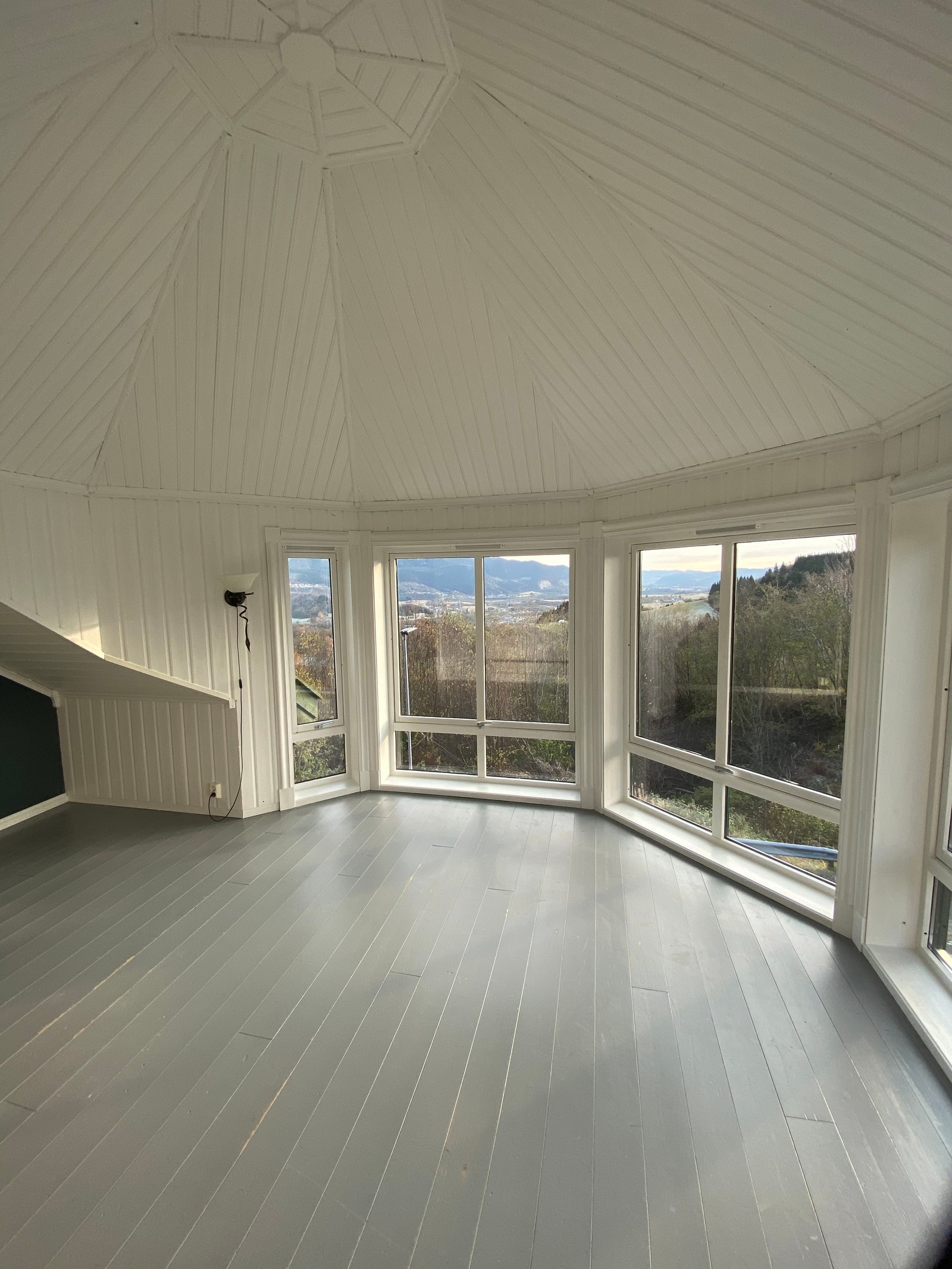 Spennende lofstue med utsikt utover Melhus Galleribilde