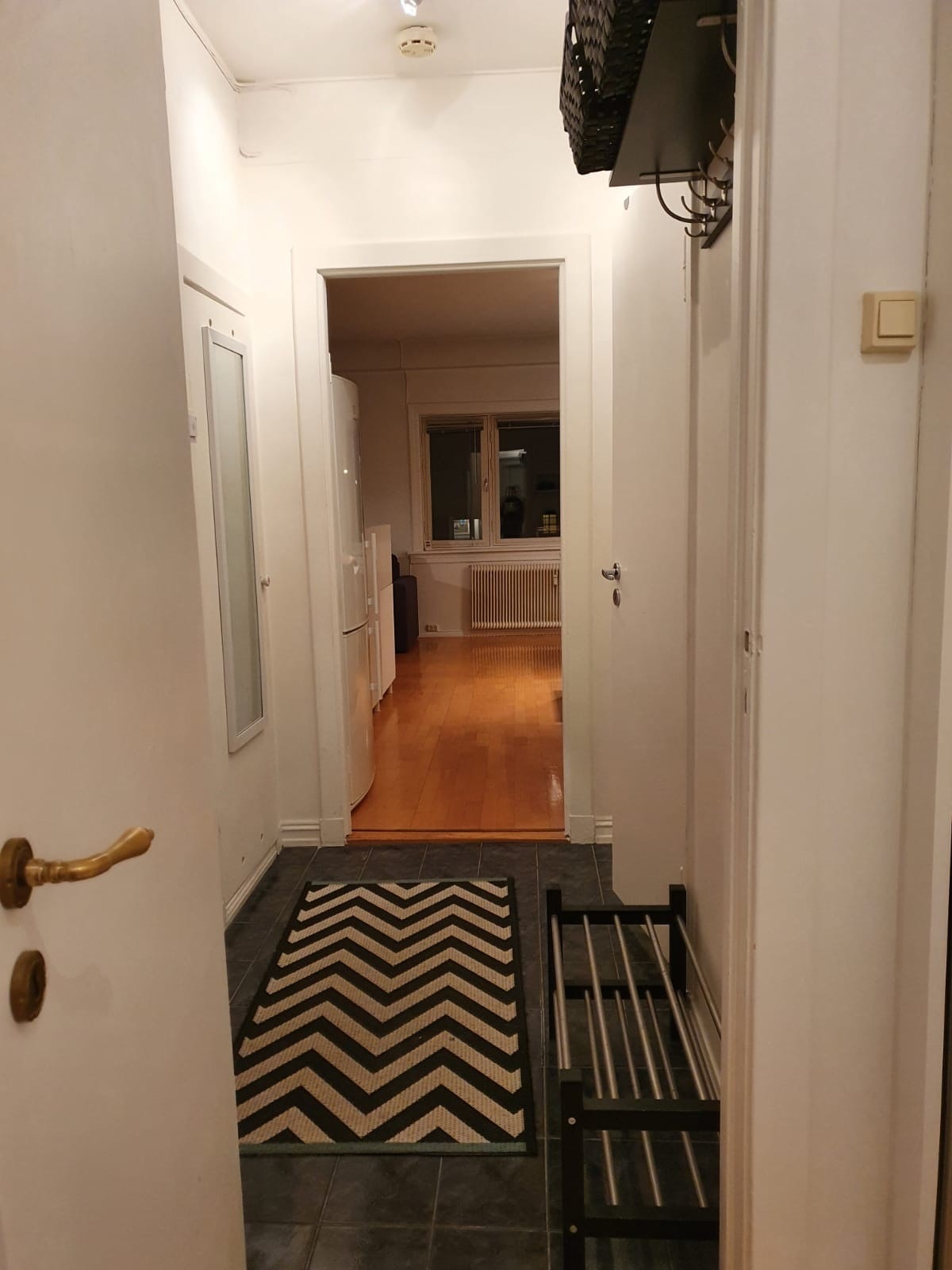 Gang med liten bod Galleribilde