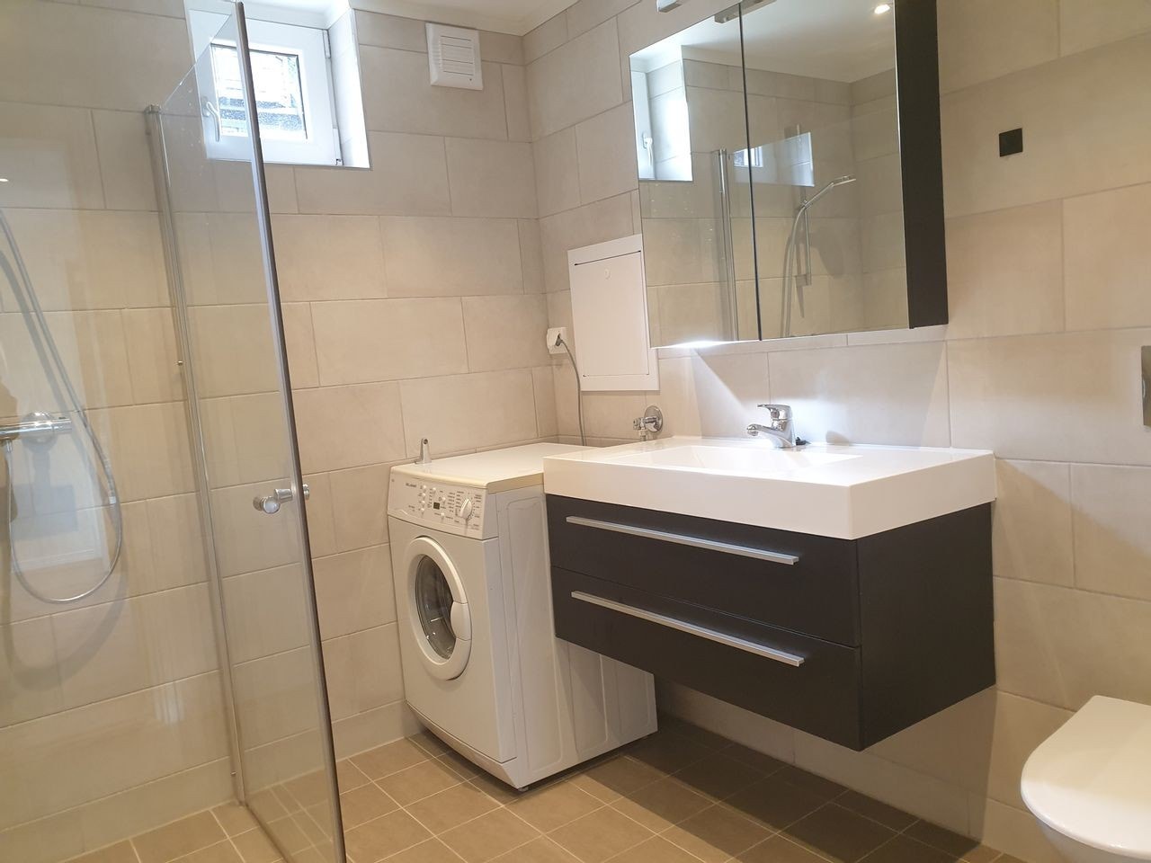 Bad med Vaskemaskin Galleribilde