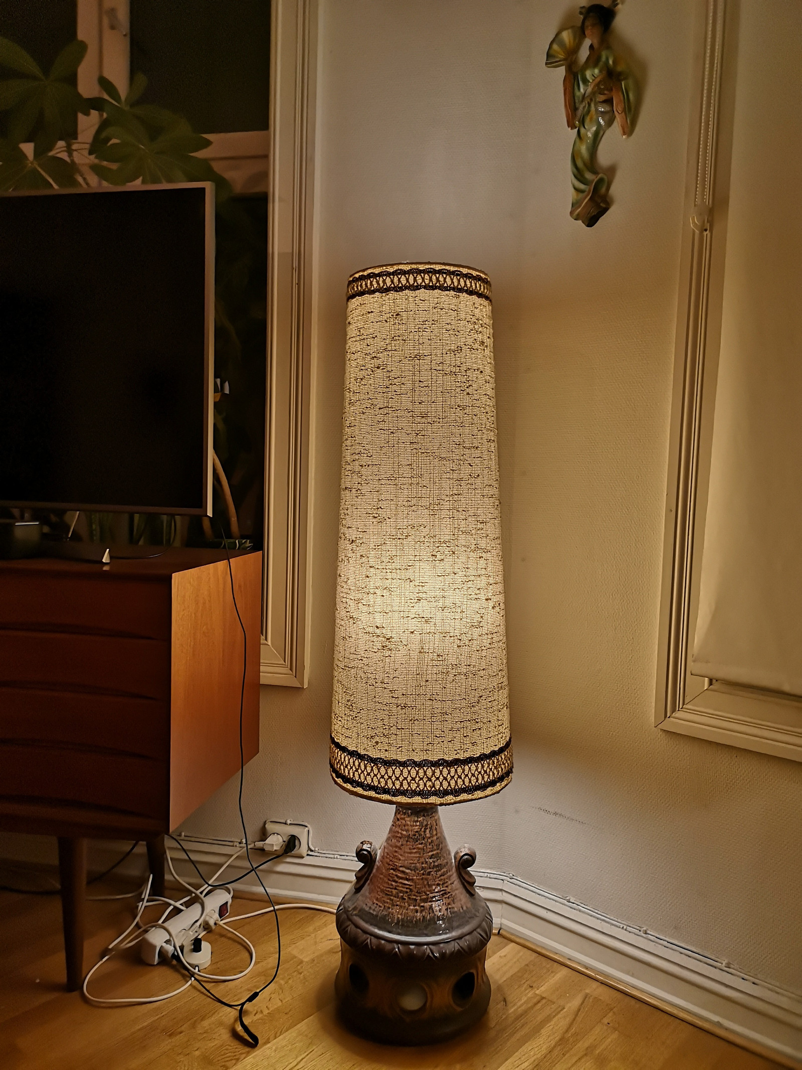 Retro keramikk lampe | FINN.no K FAB SCANDINAVIA Elegant Bordlampe med Elefant Motif | FINN.no