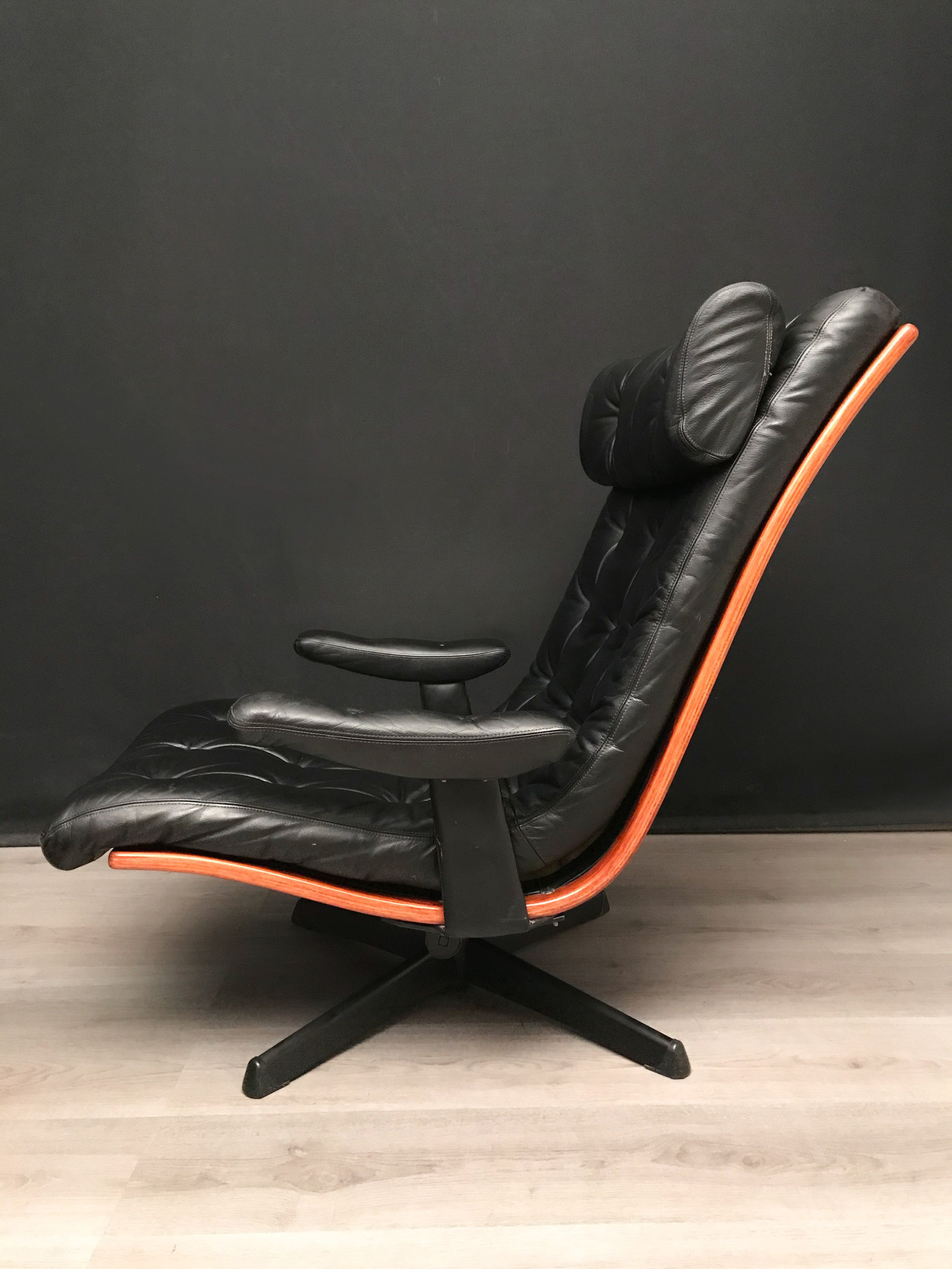 Lenestol i skinn, svensk design Göte Möbler | FINN.no Lenestol i skinn, svensk design Göte Möbler | FINN.no
