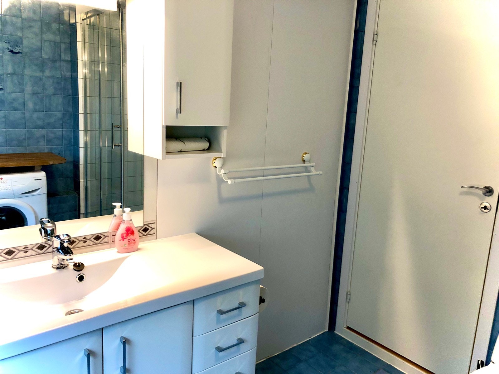 Bad med god skapplass Galleribilde