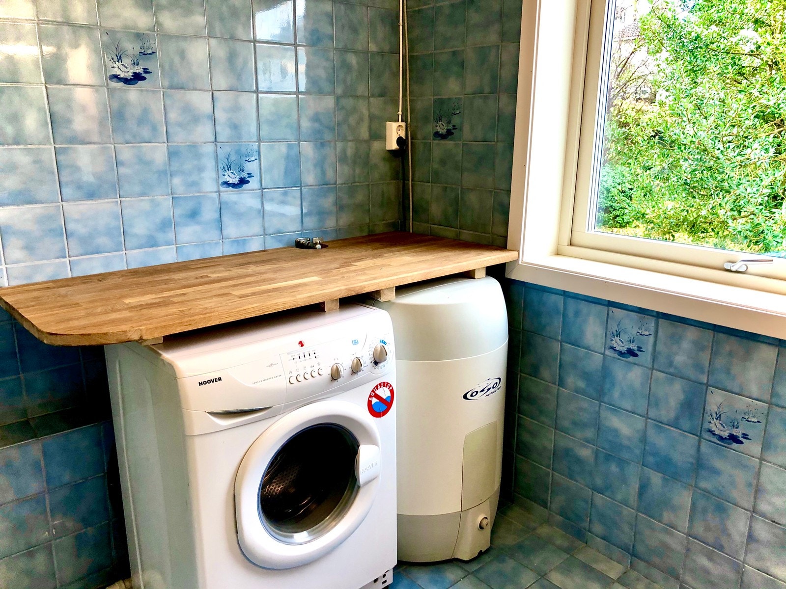 vaskemaskin (og tørk) med praktisk diskeplass Galleribilde