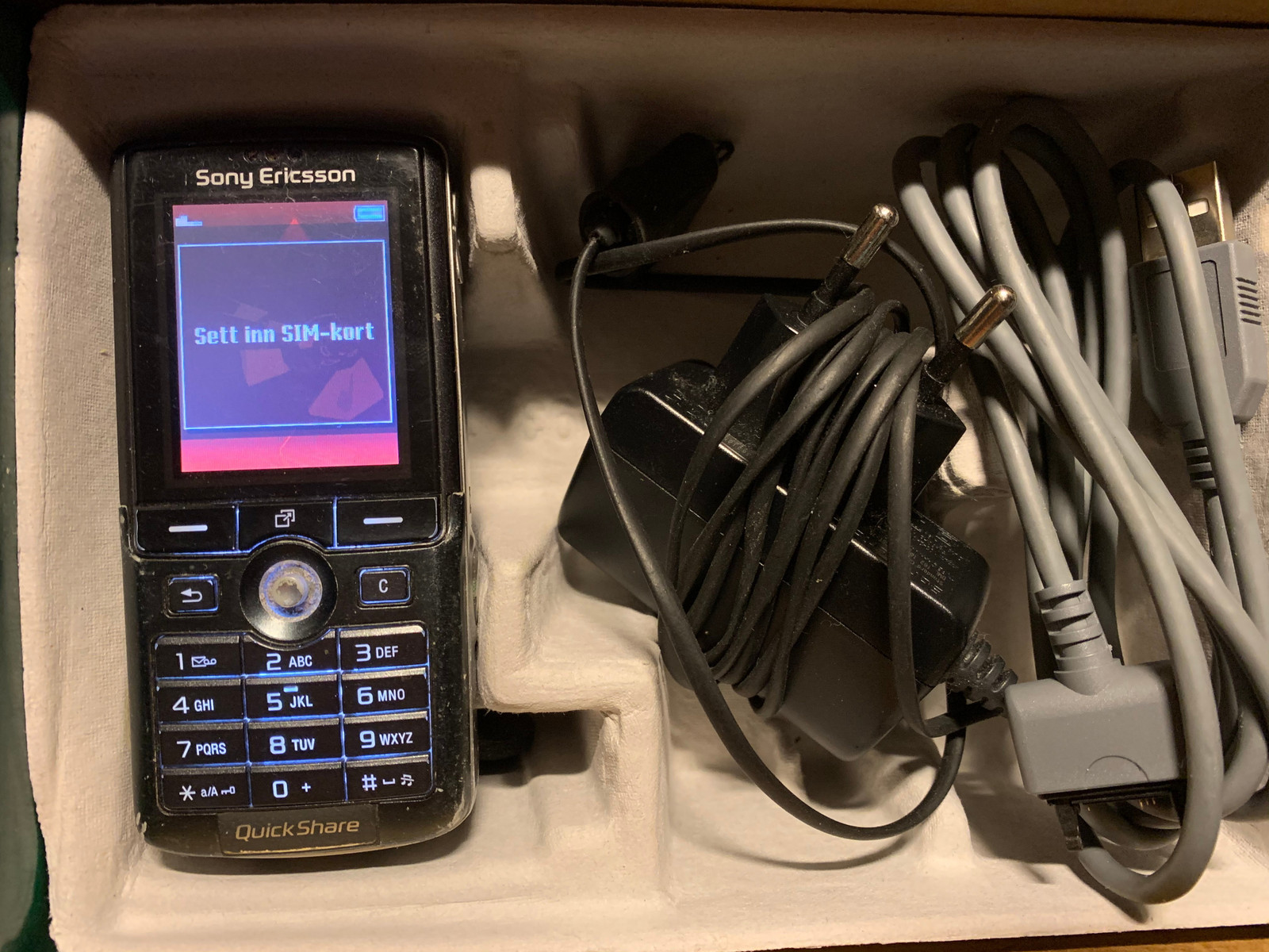Sony Ericsson K750i mobiltelefon selges med lader . | FINN.no Original lader Sony Ericsson CST15 | FINN.no