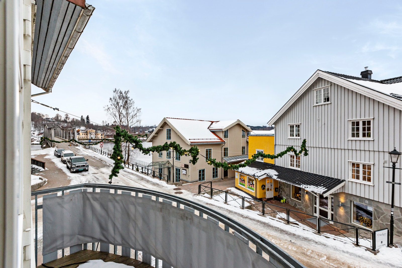 Balkong med nydelig utsikt over Vorma Galleribilde