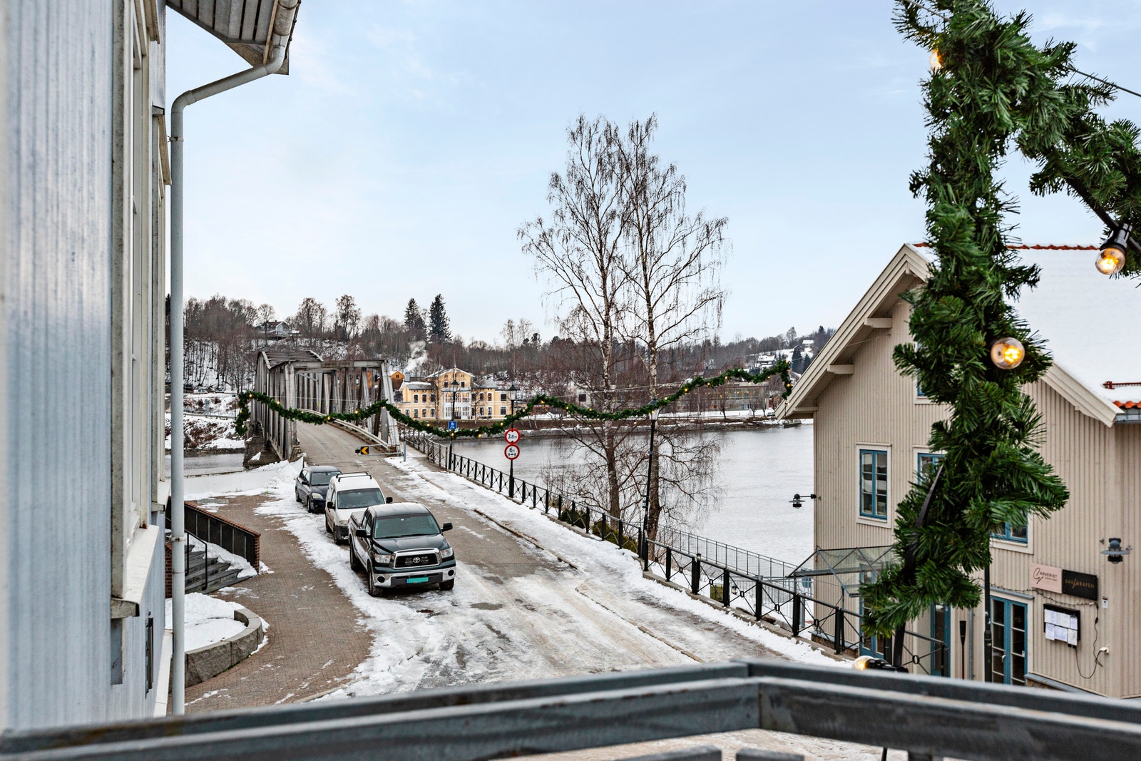 Balkong med nydelig utsikt over Vorma Galleribilde