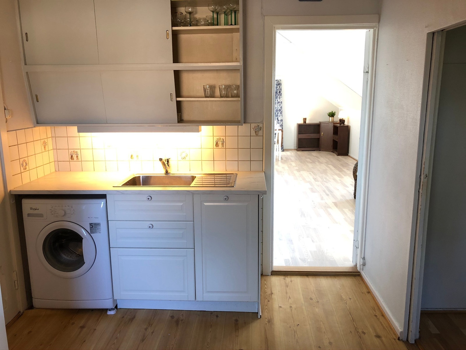 Kjøkken m/oppvaskmaskin og vaskemaskin Galleribilde