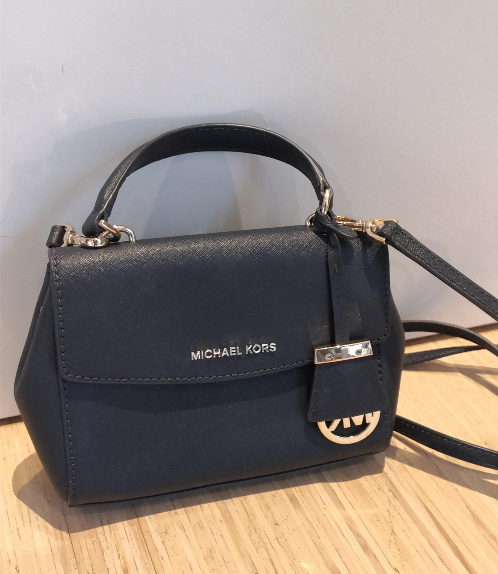 Michael kors skulderveske | FINN.no Michael kors veske ,kun brukt en gang | FINN.no