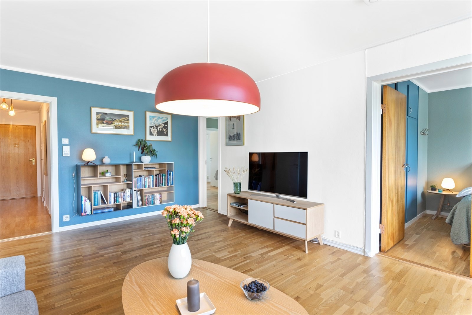 Stue - trestav eik parkett på gulv gjennomgående i leiligheten Galleribilde