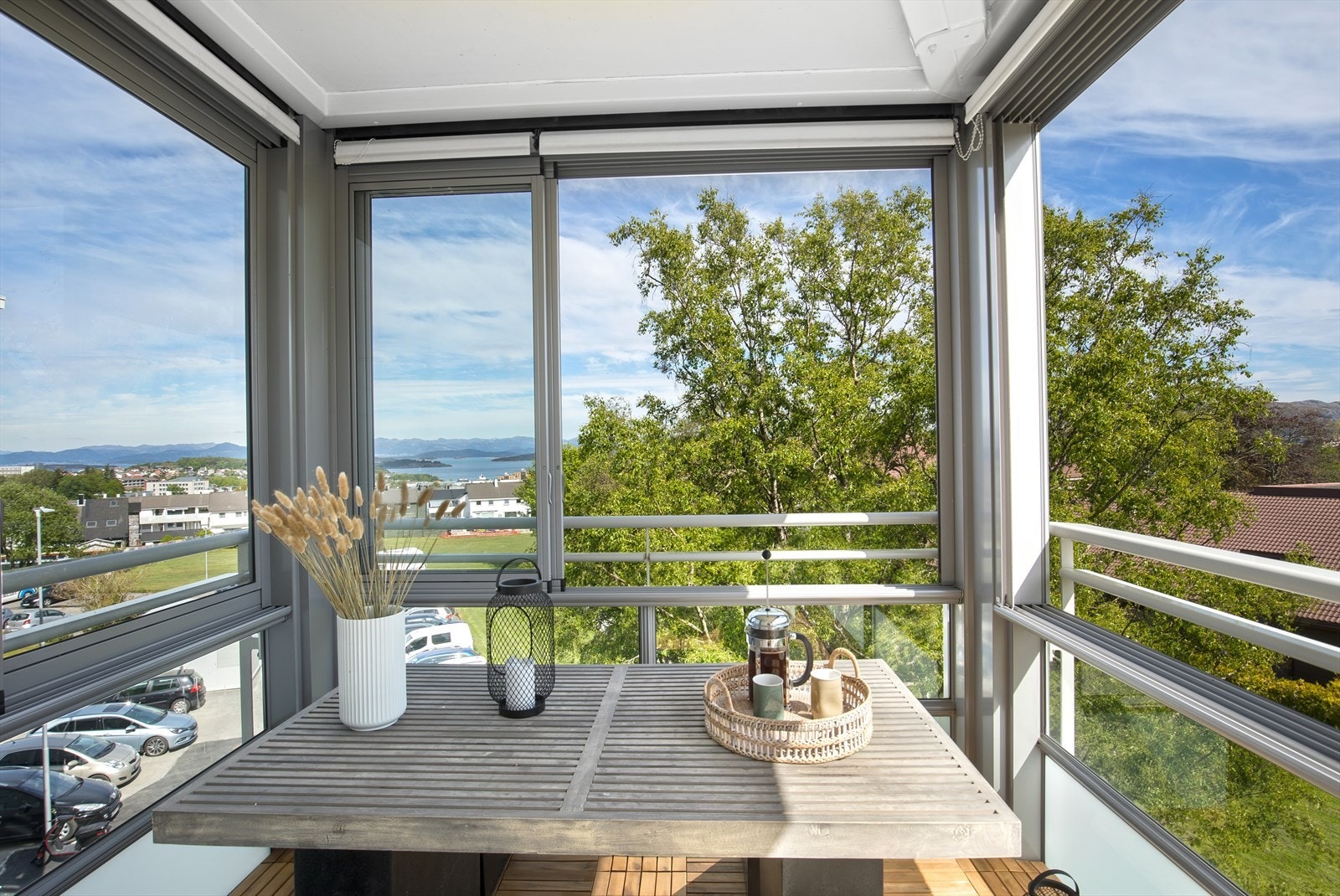 Denne utsikten mot Gandsfjorden og Ryfylkefjellene kan man ikke bli lei av Galleribilde