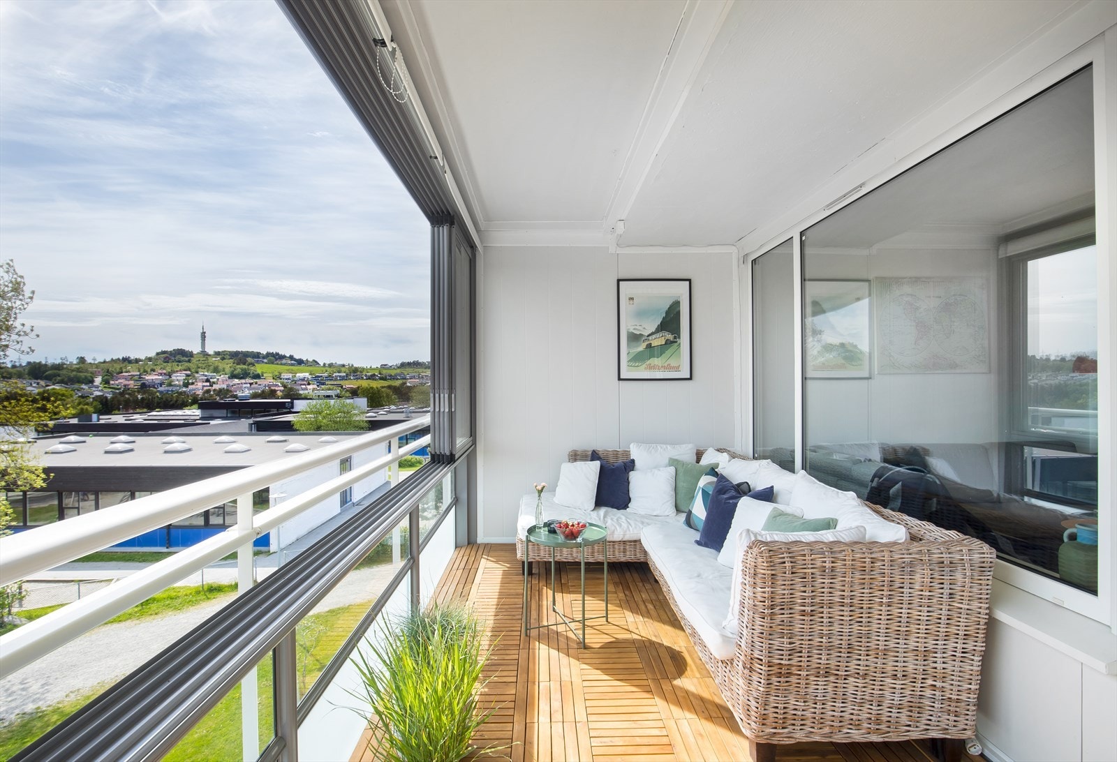 En fantastisk kjekk balkong å ha, som kan brukes uansett vær ute Galleribilde