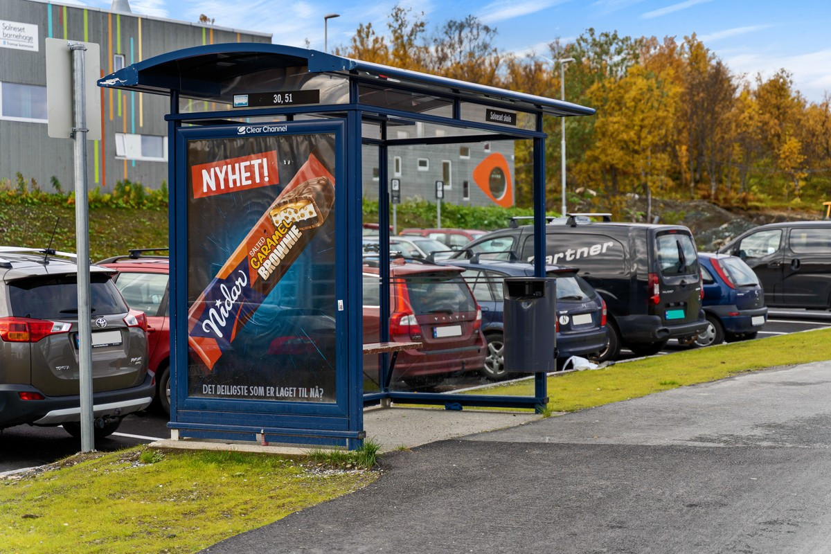 Busstopp ligger like i nærheten og herfra tar det bare noen minutter til Langnes Handelspark med buss
