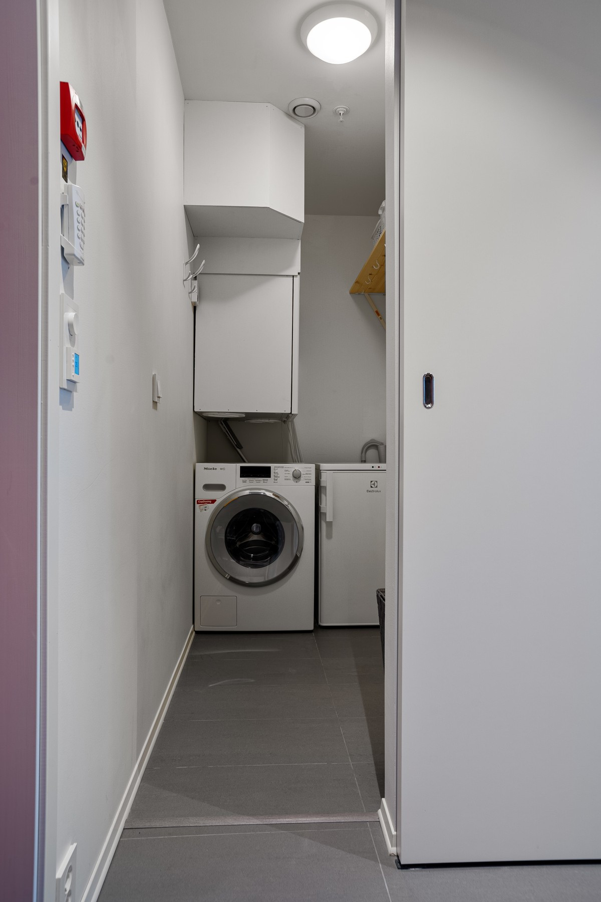 Flislagt bod med opplegg for vaskemaskin