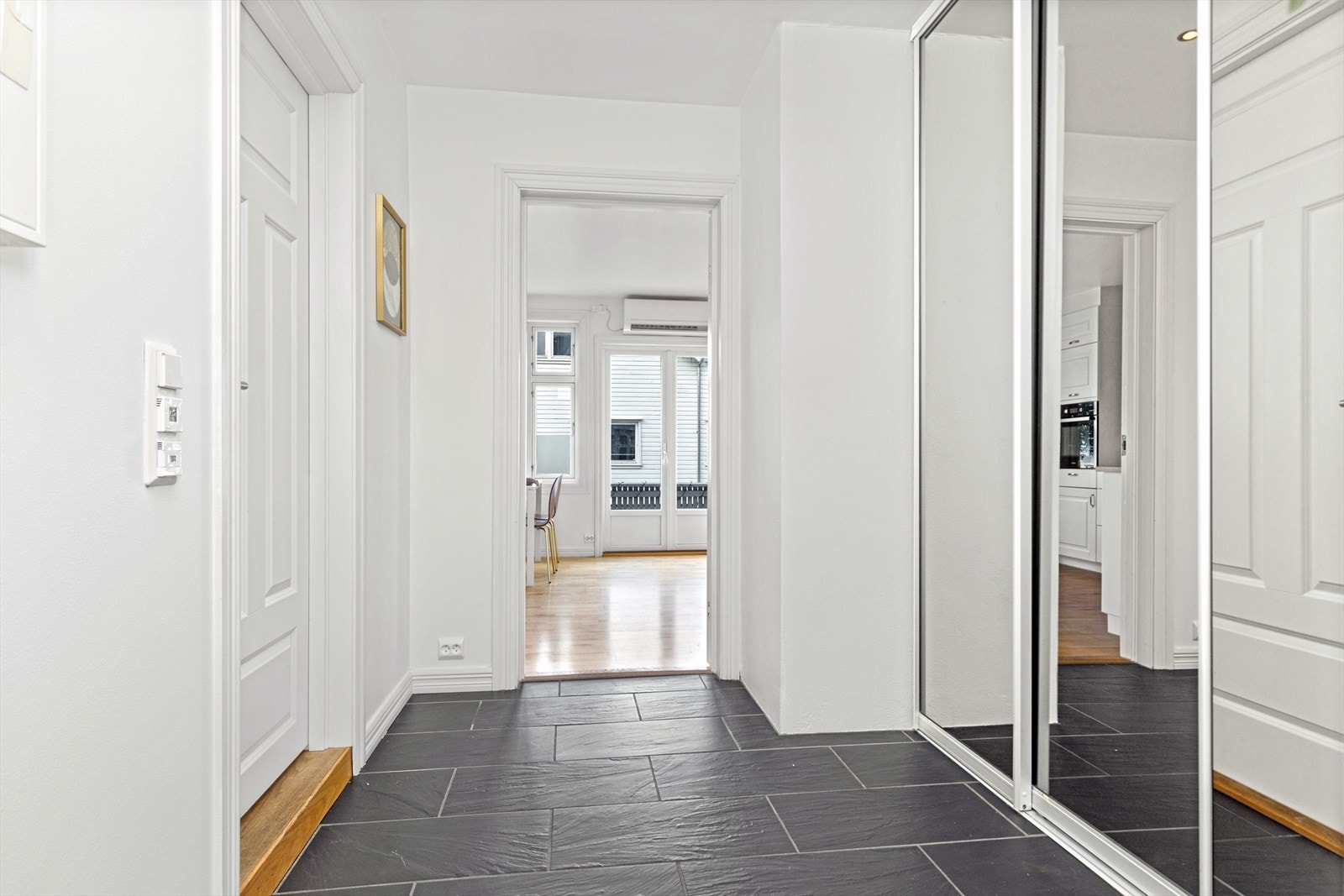 Romslig gang/entrè - velkommen inn! Galleribilde