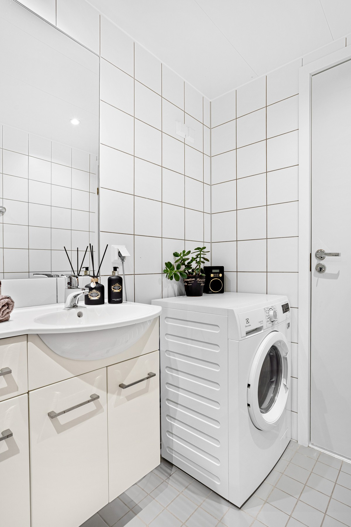 Det er opplegg for vaskemaskin på badet