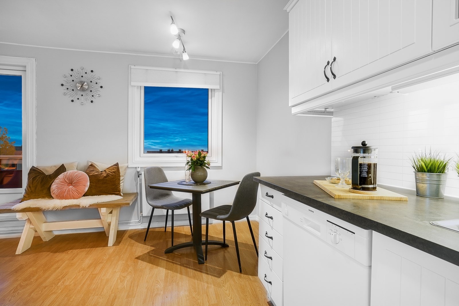 Nyt frokost, lunsj eller andre måltider ved kjøkkenet! Galleribilde