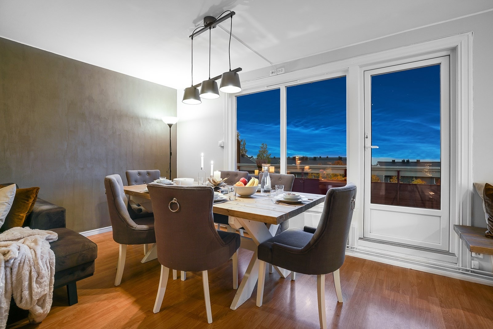 Her kan du invitere familie, venner til hyggelig selskap og sosiale stunder! Galleribilde