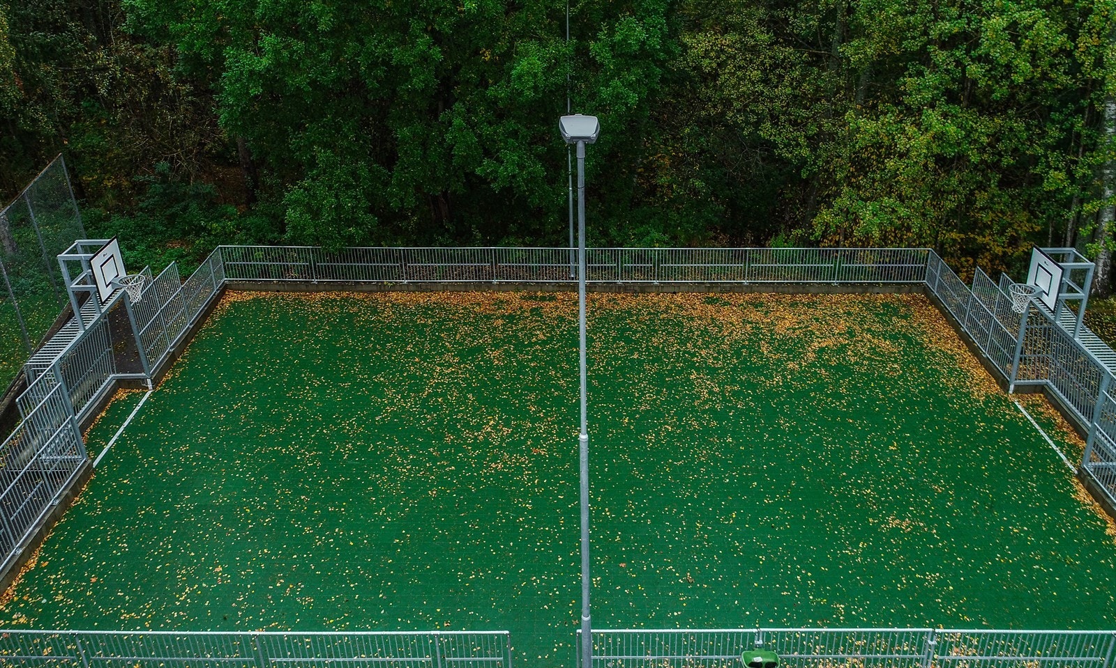 Kunstgressbane for lek og moro med få skritt fra blokka! Galleribilde