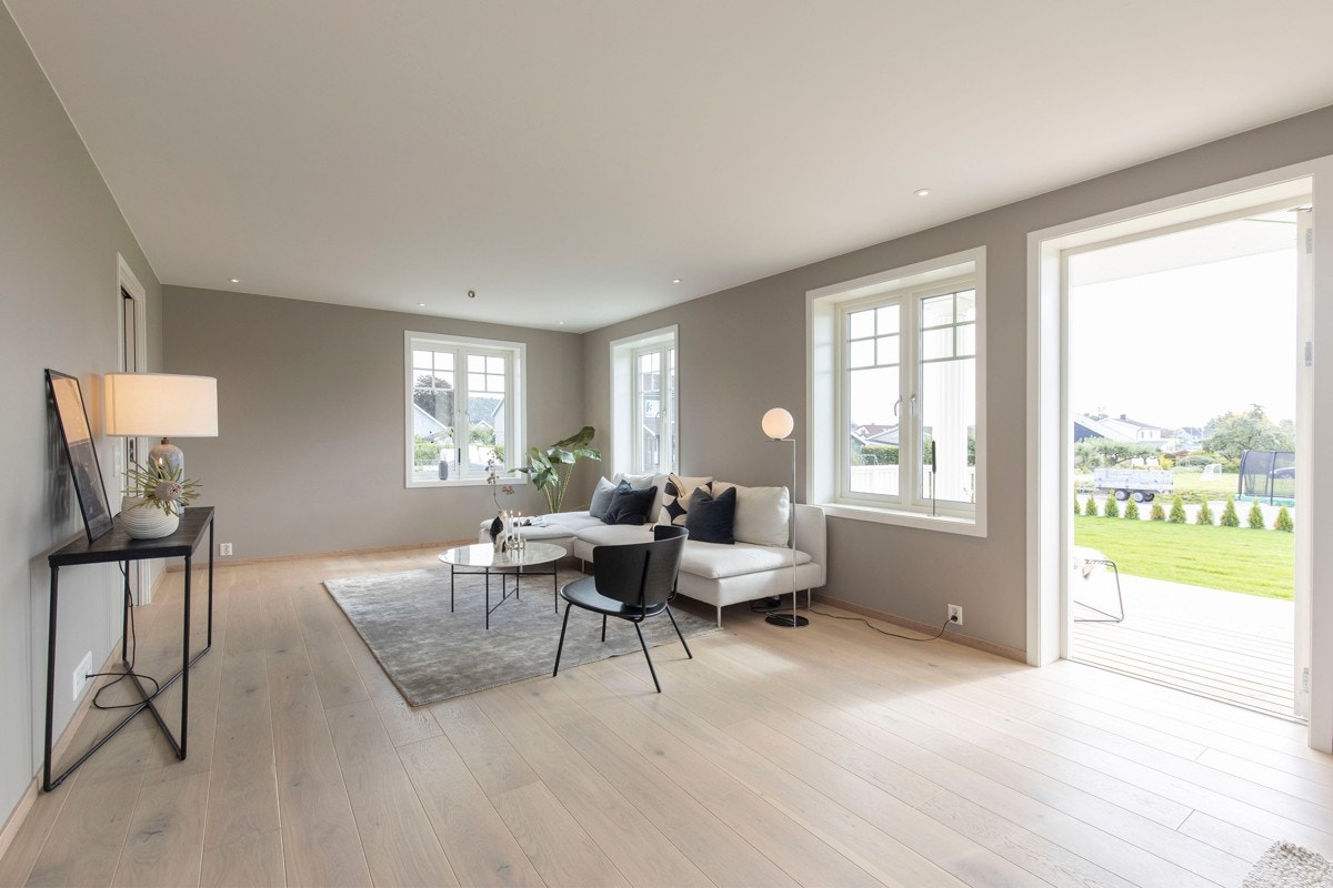 Fra stuen er det utgang til overbygget veranda Galleribilde