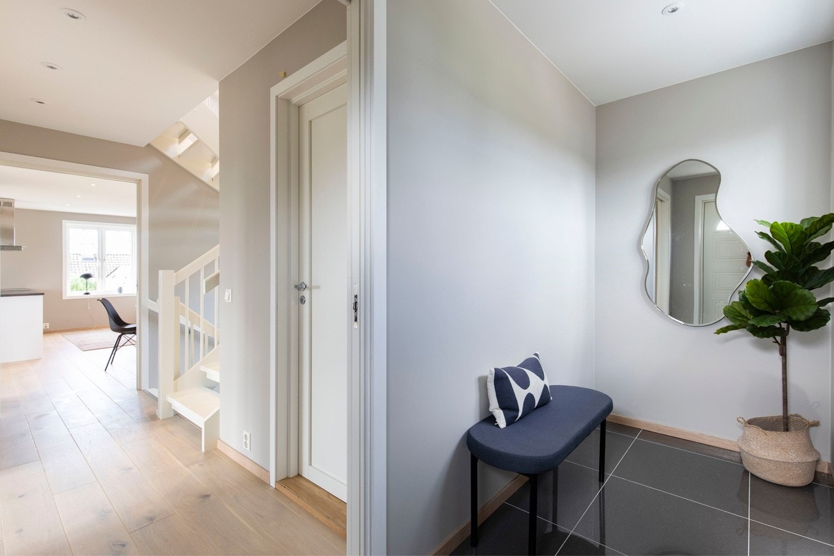 Hall og inngang 1.etasje Galleribilde