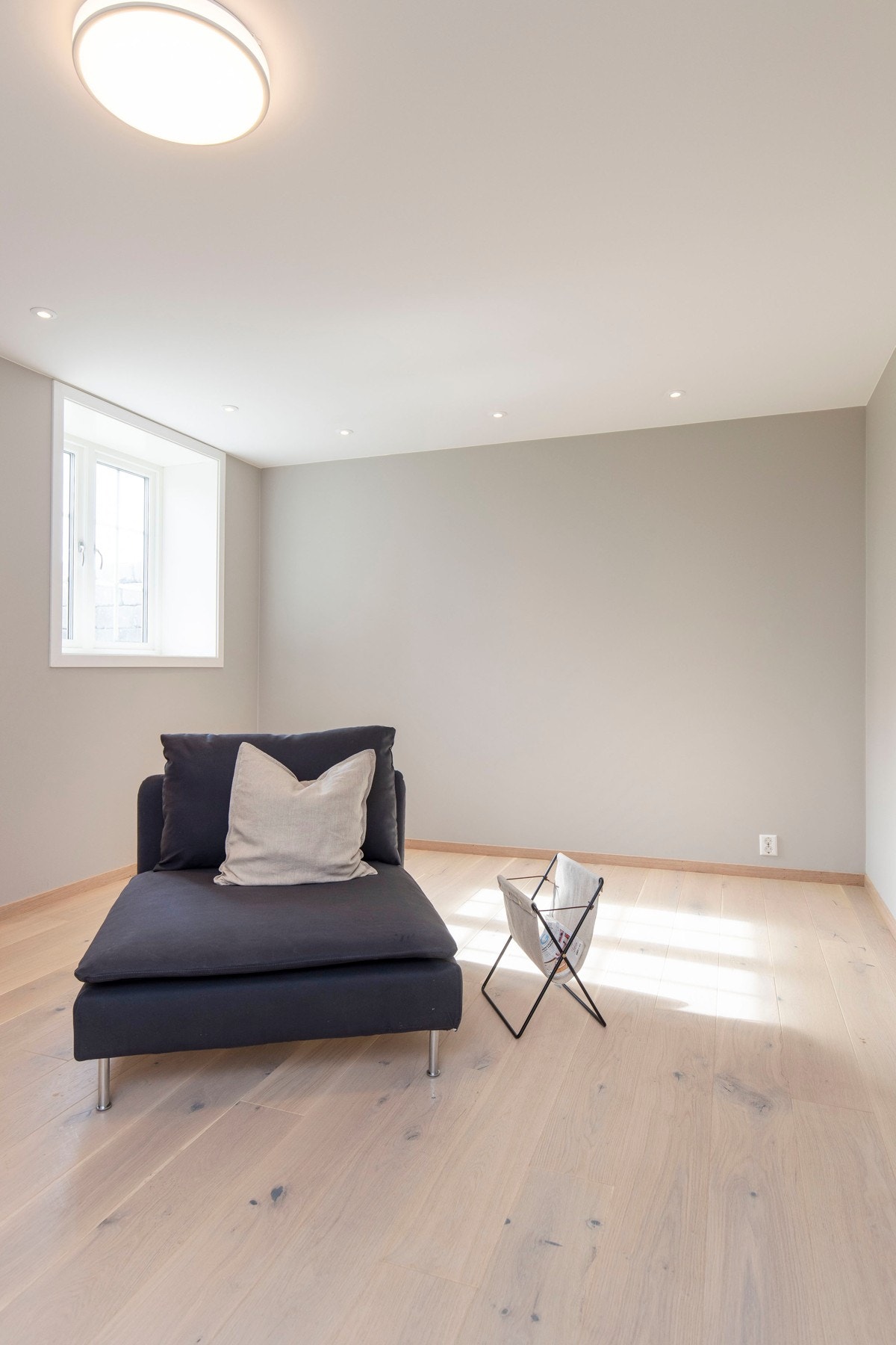 Innerste del av kjellerstuen kan med engle grep innredet til soverom med en lettvegg Galleribilde