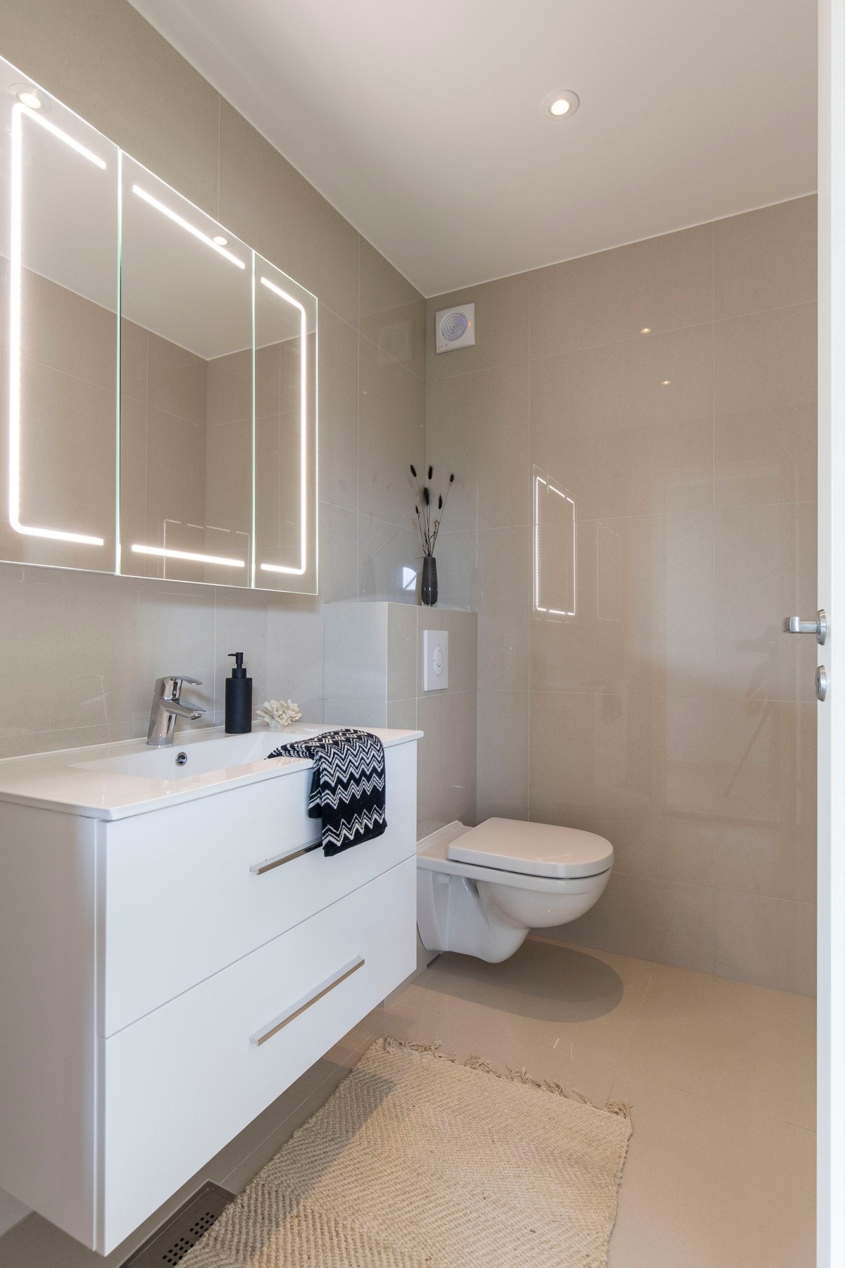 Toalettrom 1. etasje Galleribilde