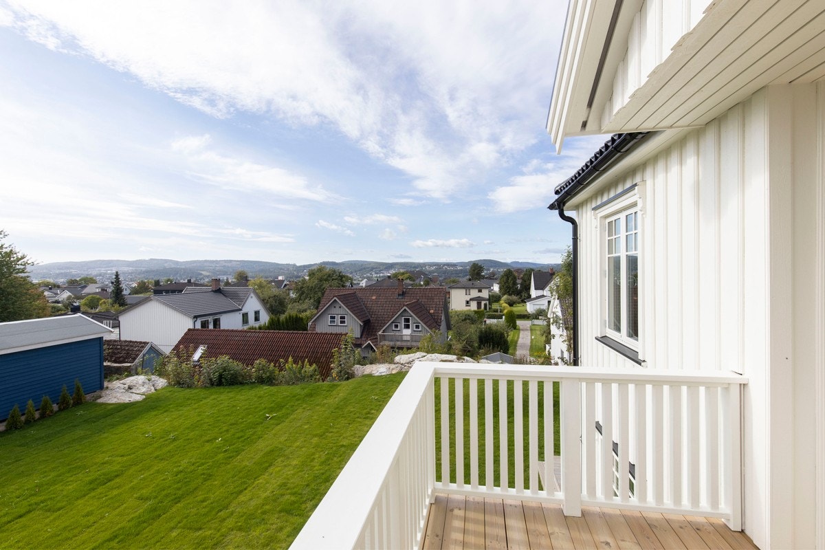 Flott utsikt fra veranda i 2.etasje Galleribilde