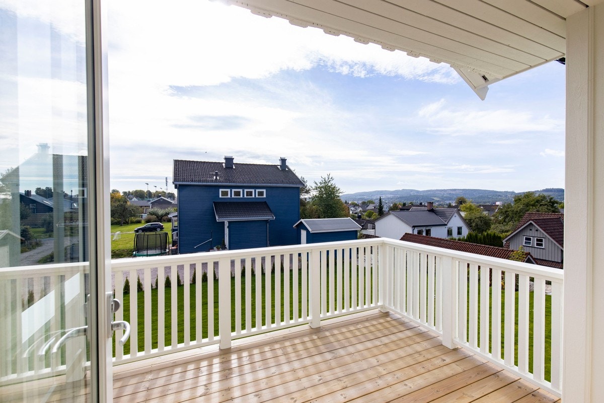 Sydvendt veranda i 2.etasje Galleribilde