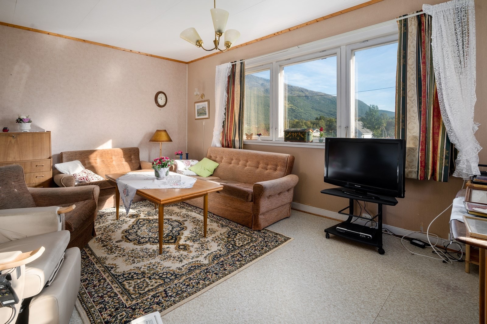 Stuen er fint disponert. Galleribilde