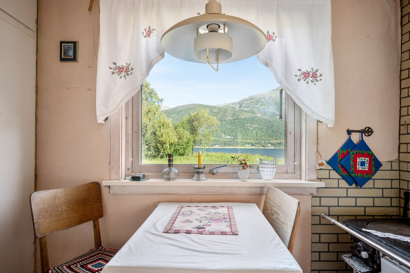 Fra kjøkkenvinduet er det pen utsikt. Galleribilde